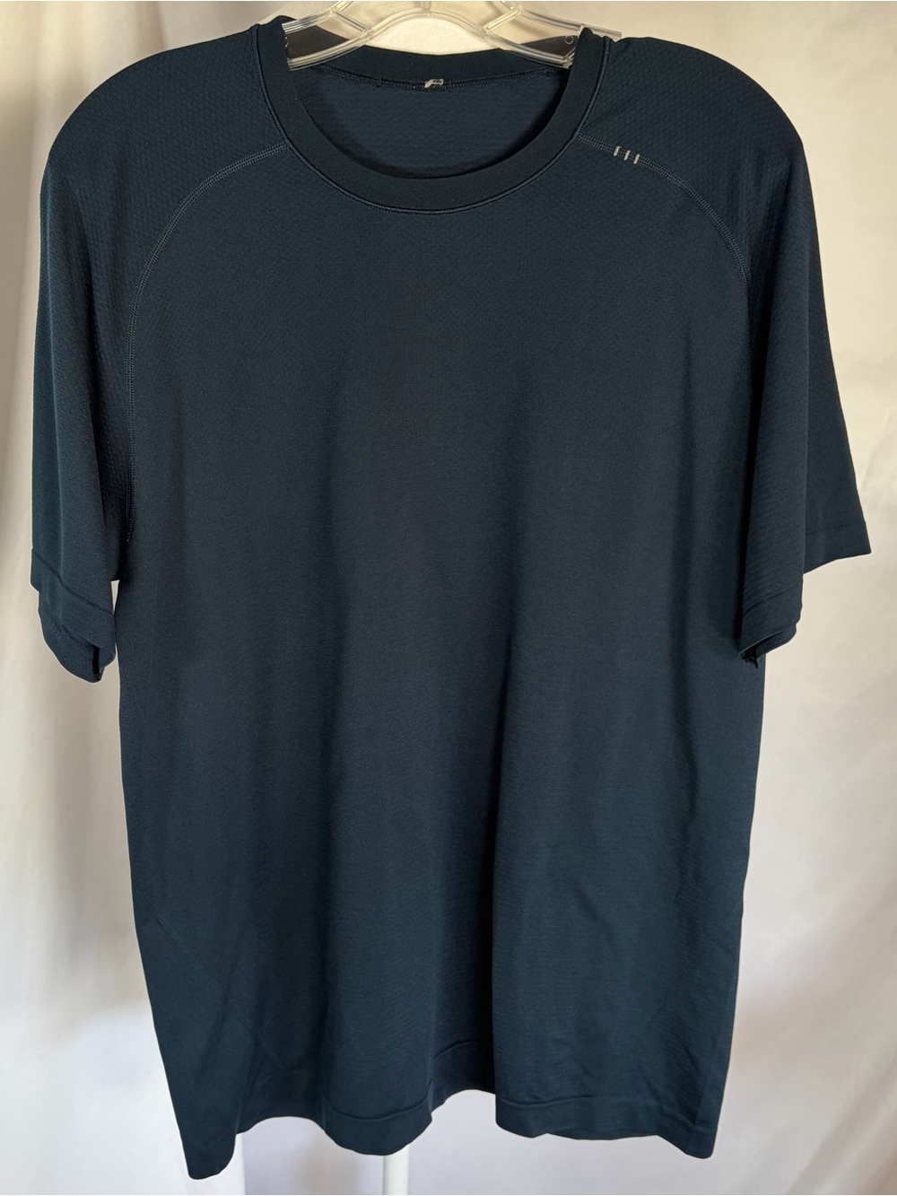 Lululemon Men’s Metal Vent Tech Short Sleeve Shirt Navy Blue Size Large Workout